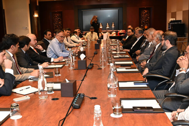 Ahsan-Iqbal-Meet-PBC-Dubai