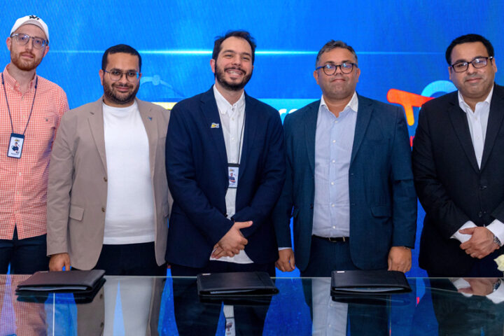 Hassan-Tamimi-with-Aramco-and-Spacetoon-Leaders-