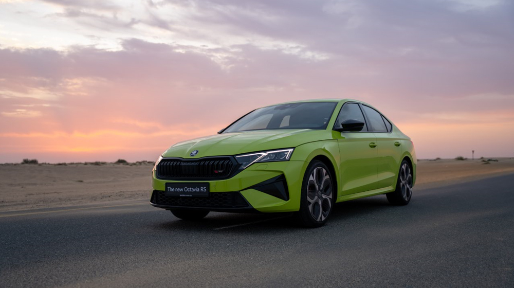 Škoda-Octavia-RS-Side-Front-View