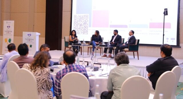 04_Panel Discussion Medium (1)