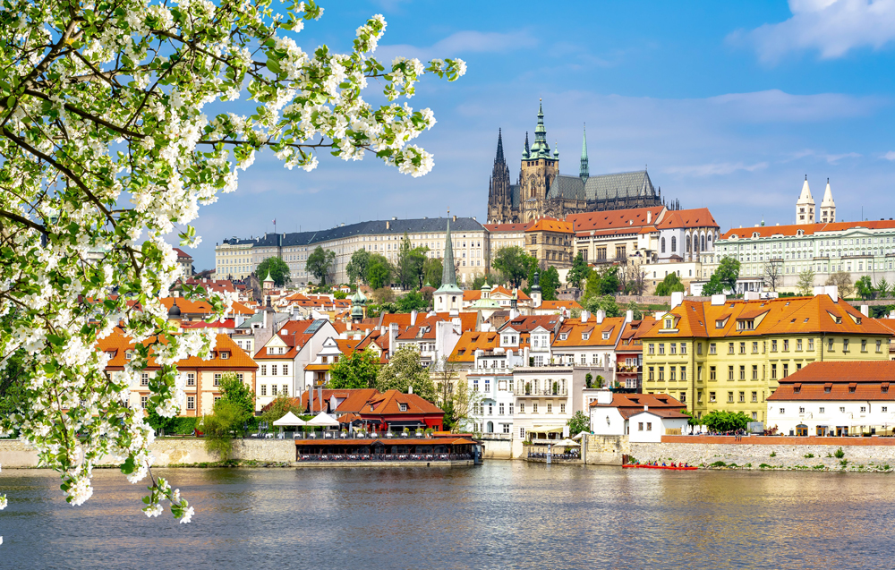 Pohled-na-prazsky-hrad-view-to-the-prague-castle