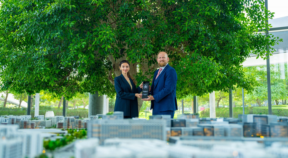 Rosa-Piro,-Chief-Investment-Officer-of-Arada-and-John-Hilliard,-Director,-Middle-East,-of-WiredScore-in-the-Aljada-Discovery-Center_LR