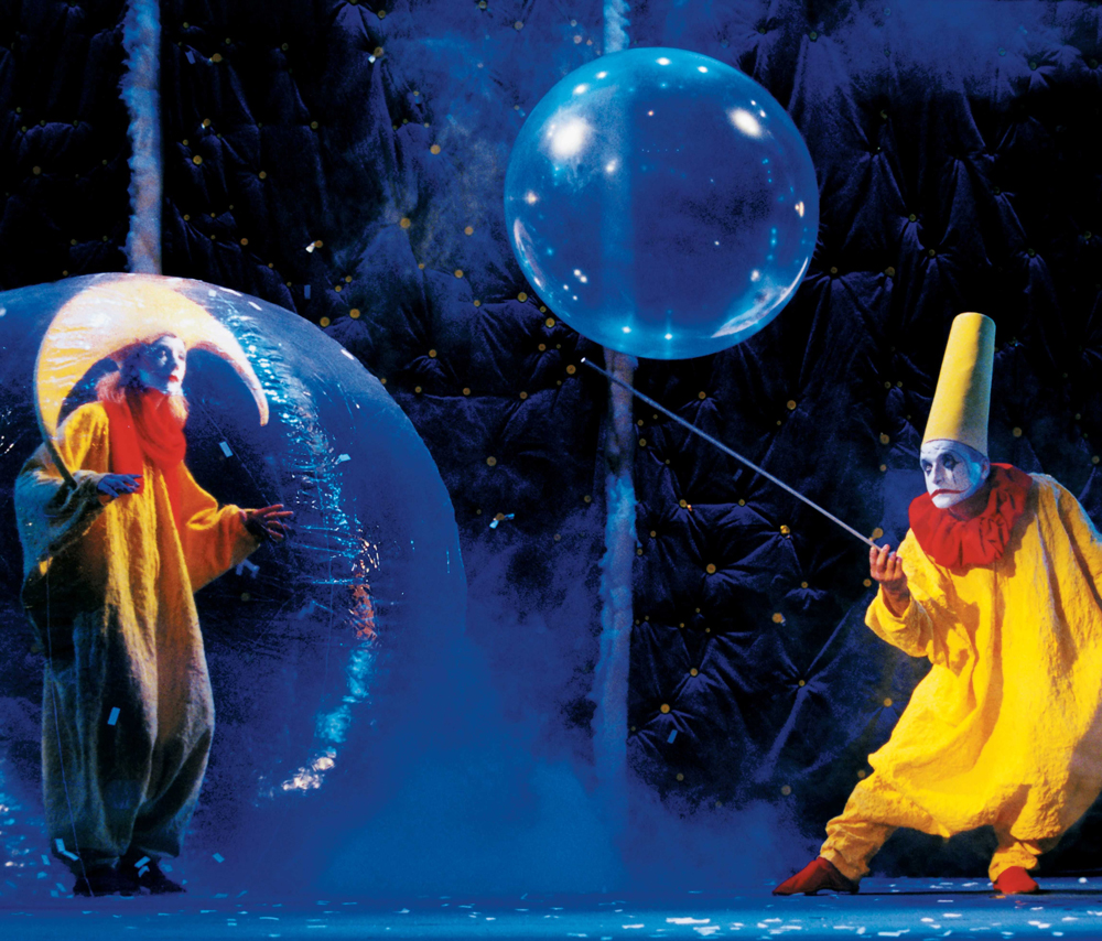 Slava-Snowshow-Moon-Clown-in-Ball-by-Pascal-Ito-(3)