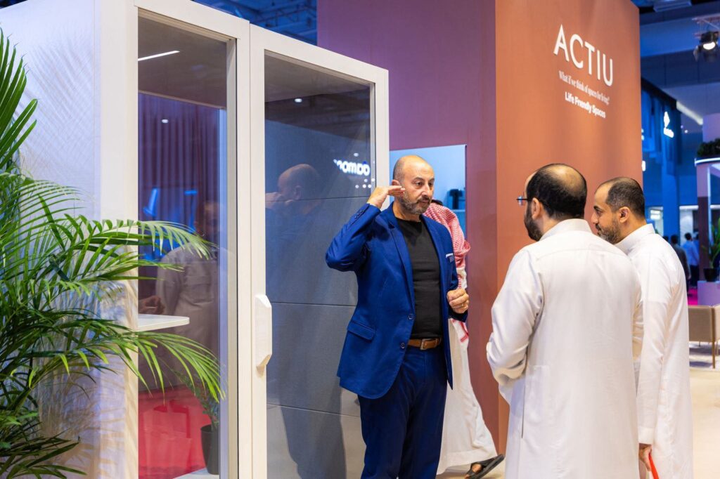 ACTIU is showcasing its latest acoustic pods, height-adjustable tables, and soft seating ranges.