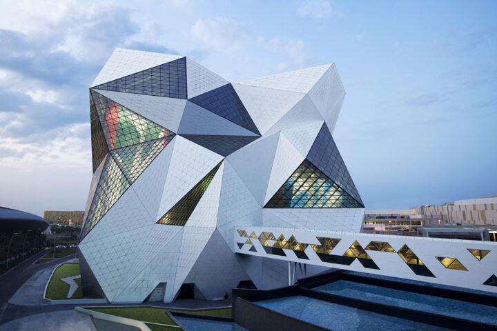 CLYMB-Yas-Island-Abu-Dhabis