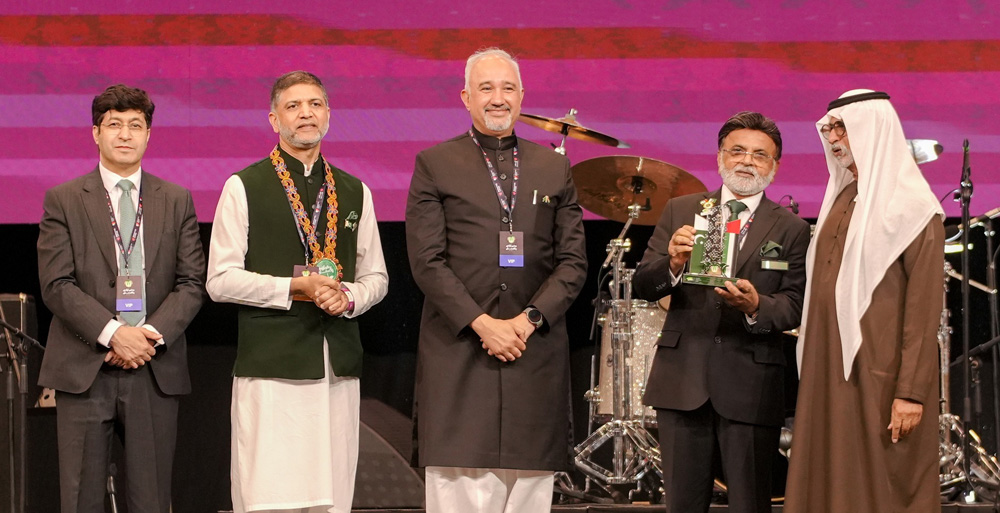 Shabbir-Marchant-with-awards