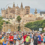 mallorca-corredores-frente-a-la-catedral