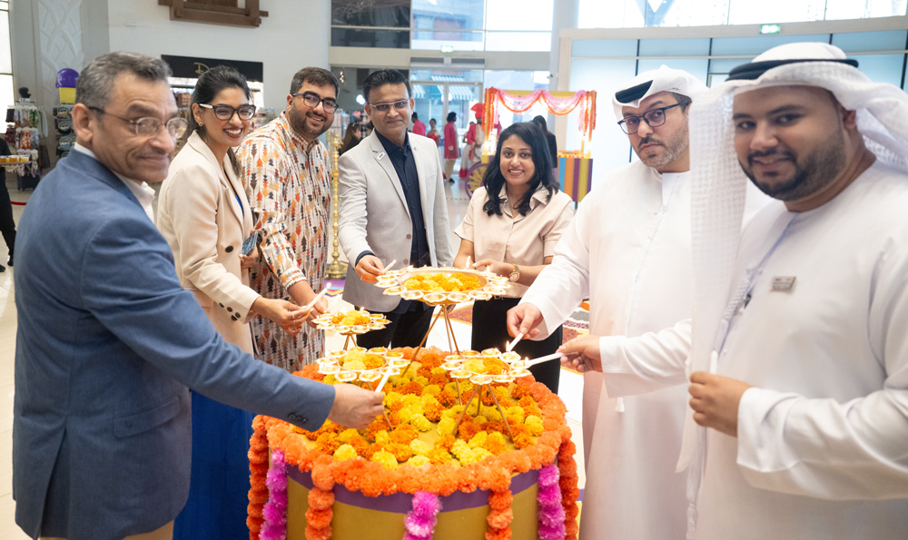 Dubai's-Largest-Rangoli-of-Spices-at-Waterfront-Markets