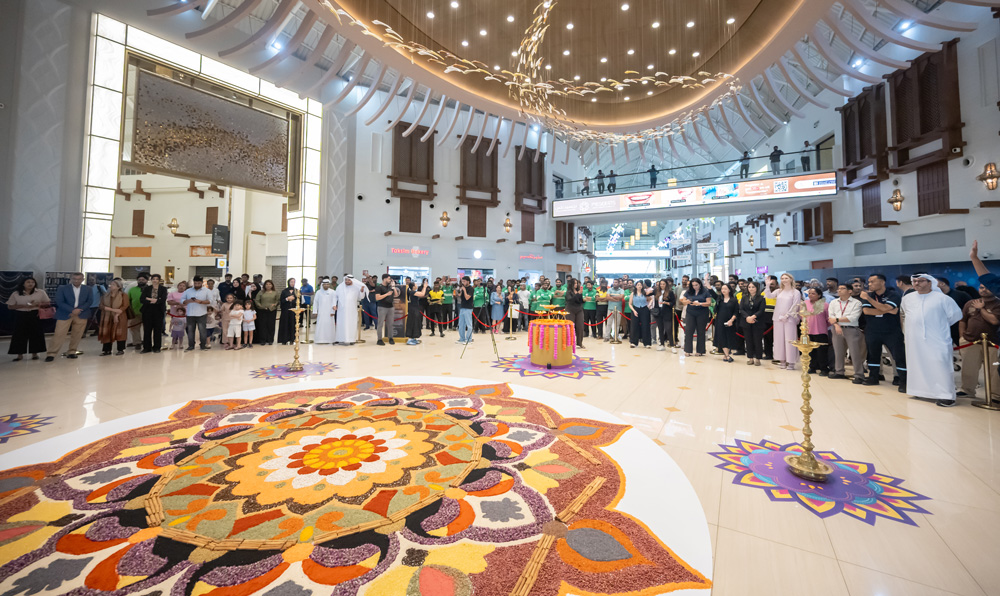 Dubai's-Largest-Rangoli-of-Spices-at-Waterfront-Marketsss