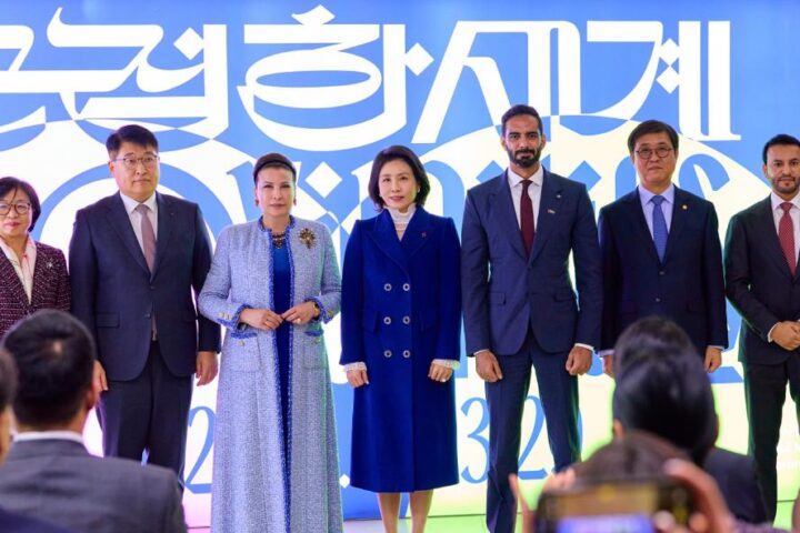 Dingatories at the VIP opening, Proximities exhibition