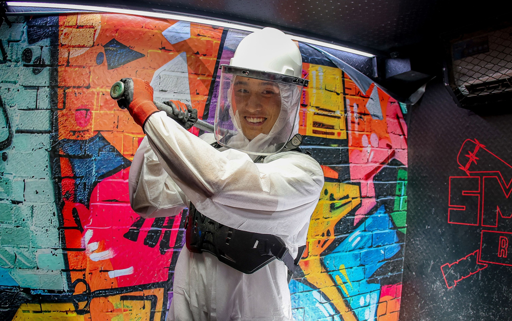 Chinese-tennis-player-Shang-Juncheng-visited-the-Smash-Room-truck-inside-the-Dubai-Duty-Free-Tennis-Championships-village