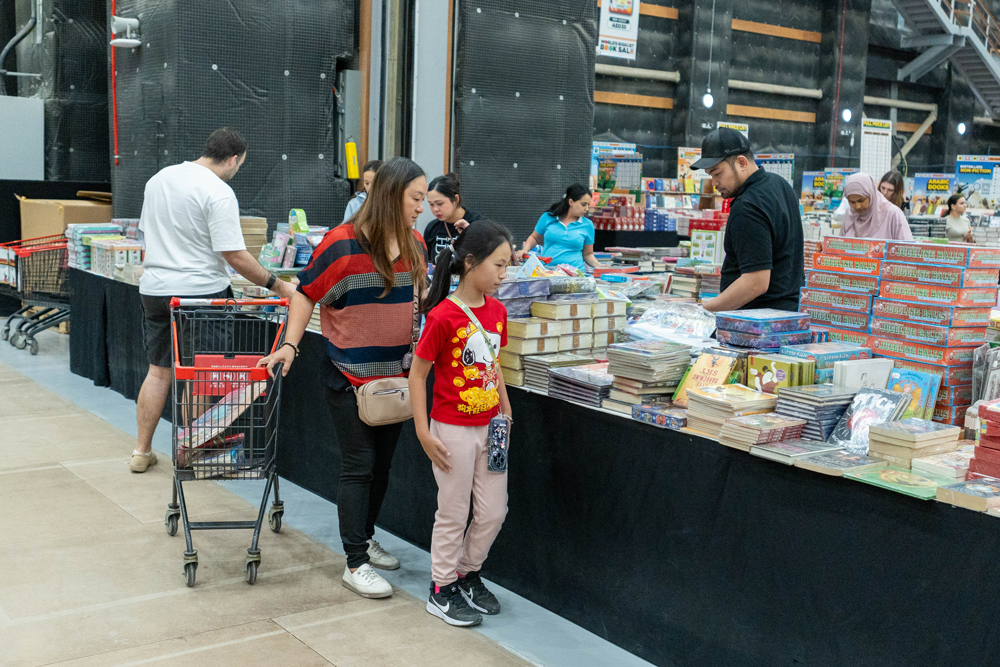 More-People-Browsing