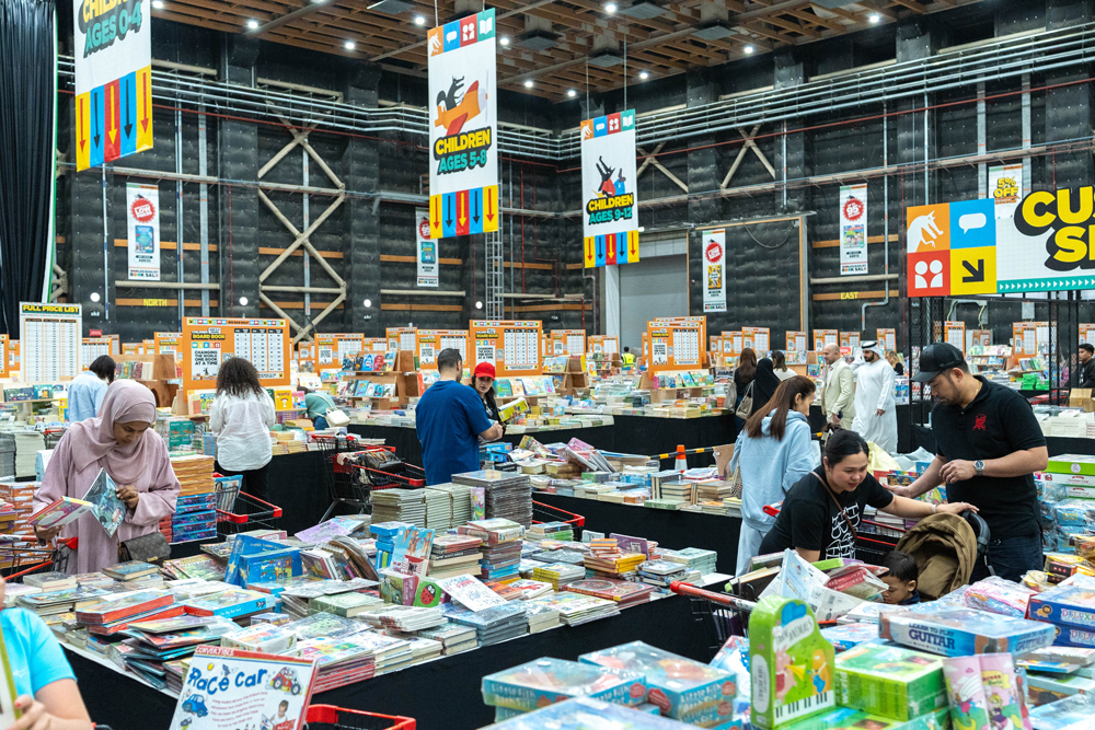 People-Browsing-wide