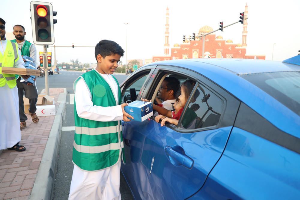 Volunteers-Join-Dubai-Police's-Ramadan-Initiatives-in-First-Half-Month